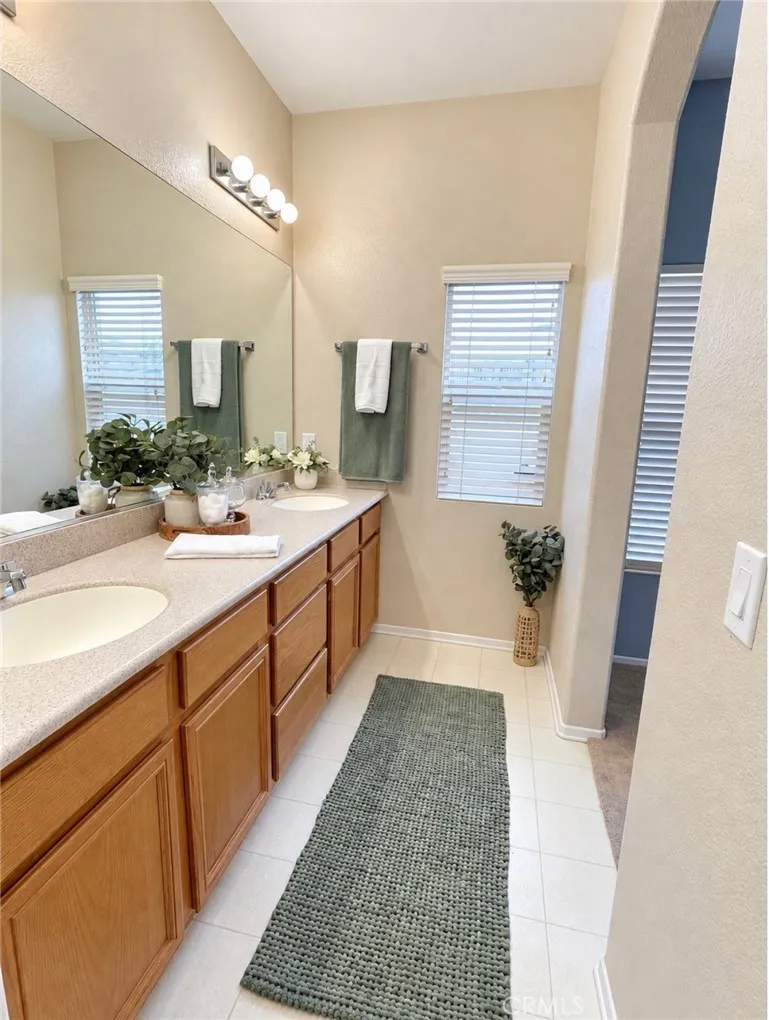 15993 CARMELIA DRIVE Victorville, CA 92394