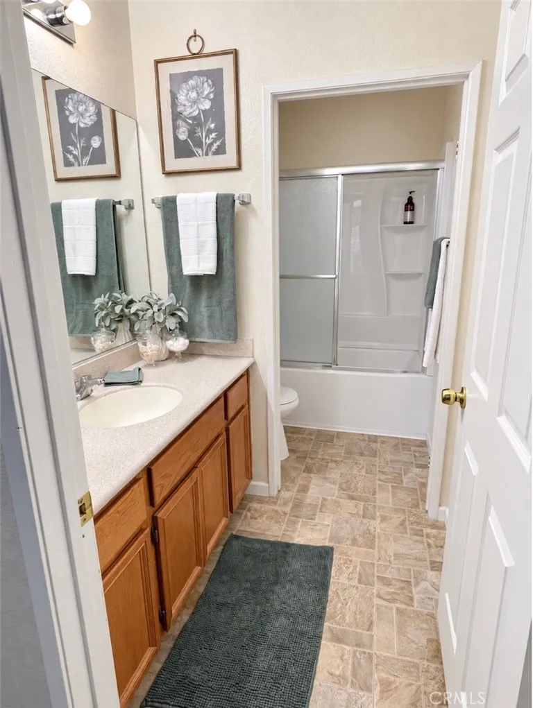 15993 CARMELIA DRIVE Victorville, CA 92394