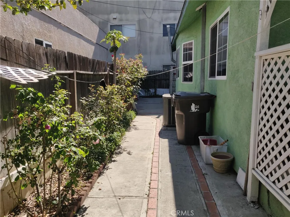636 E 7th Street Long Beach, CA 90813