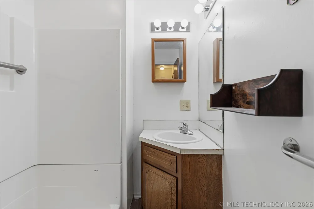 551 Delaware Avenue Ramona, OK 74061