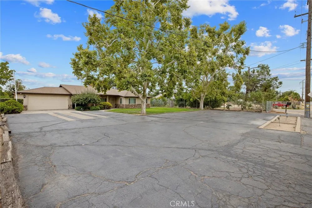1714 Blythe Fresno, CA 93722