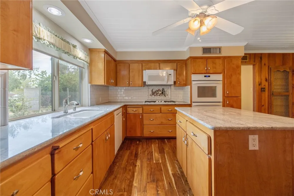 1714 Blythe Fresno, CA 93722