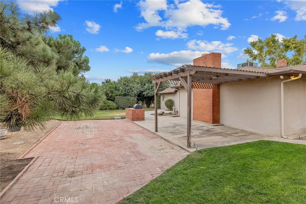 1714 Blythe Fresno, CA 93722