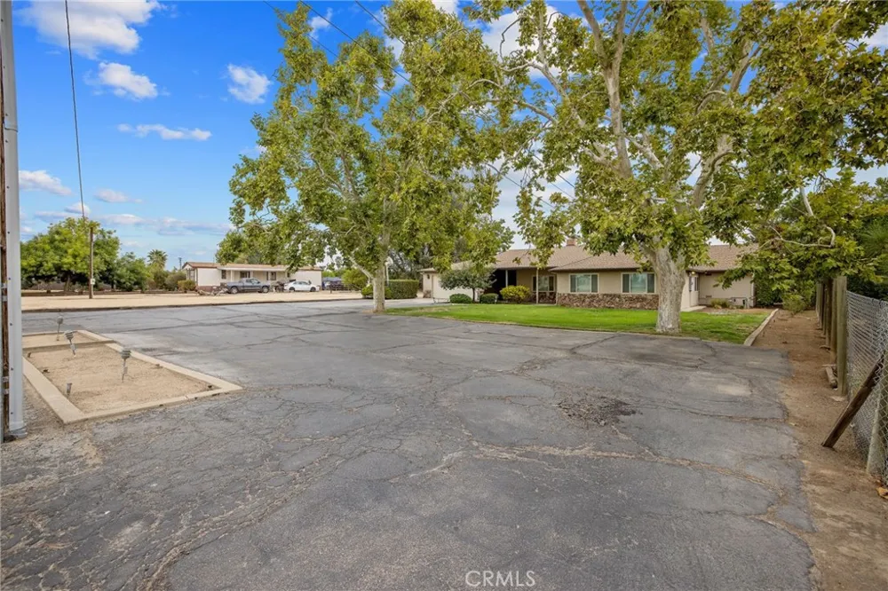 1714 Blythe Fresno, CA 93722