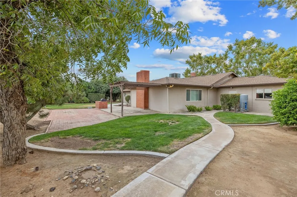 1714 Blythe Fresno, CA 93722