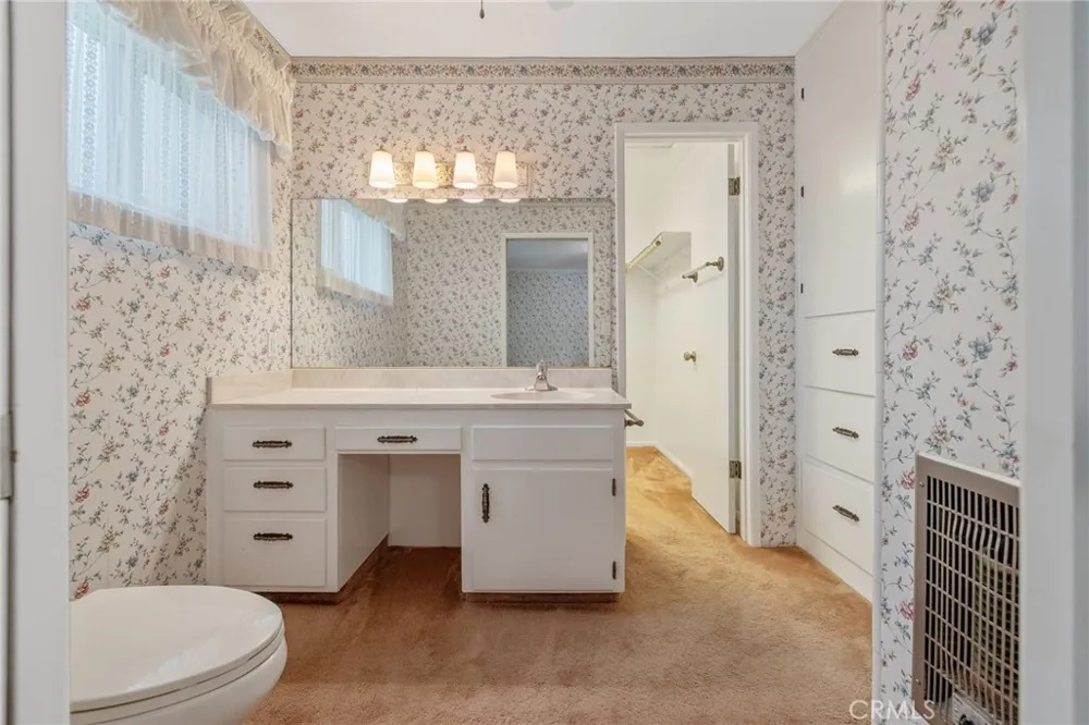 1714 Blythe Fresno, CA 93722