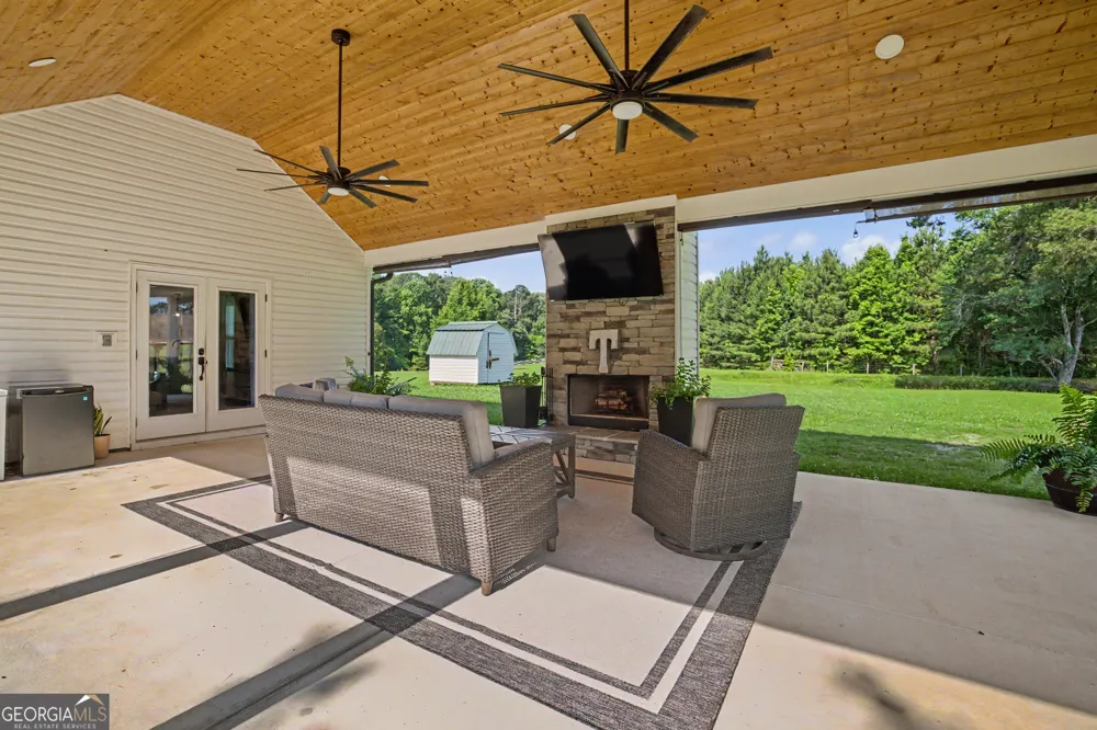137 Lynch RD Brooks, GA 30205