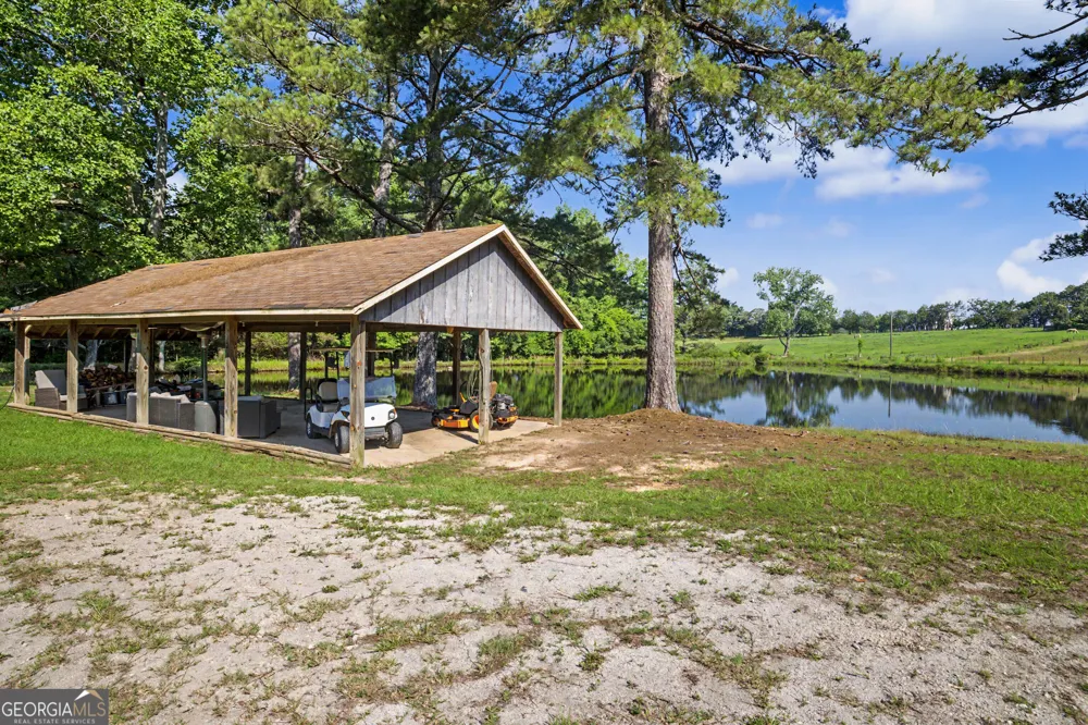137 Lynch RD Brooks, GA 30205