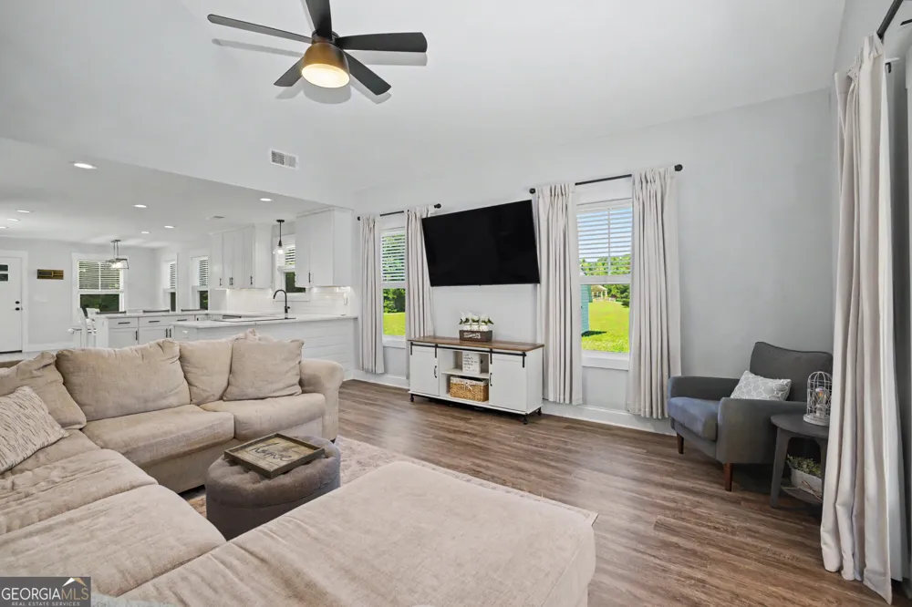 137 Lynch RD Brooks, GA 30205