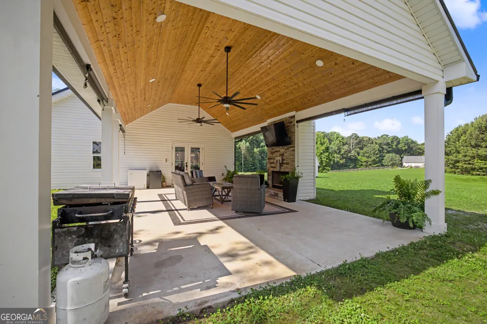 137 Lynch RD Brooks, GA 30205