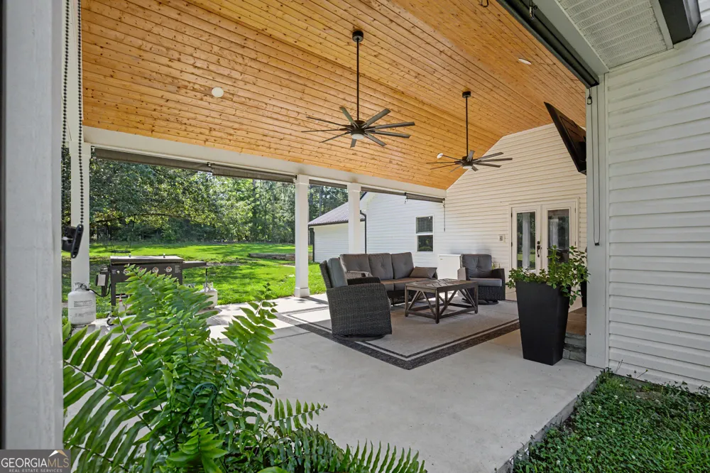 137 Lynch RD Brooks, GA 30205