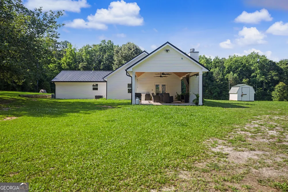 137 Lynch RD Brooks, GA 30205