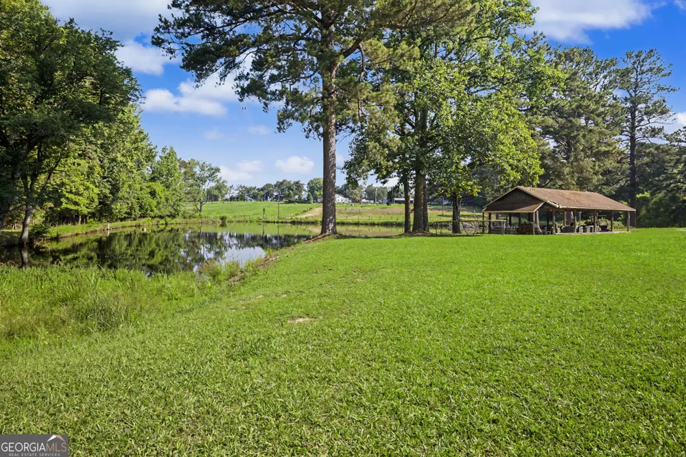 137 Lynch RD Brooks, GA 30205