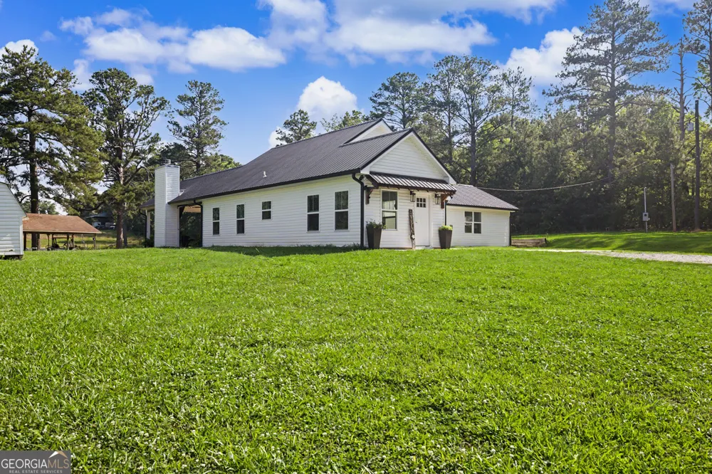 137 Lynch RD Brooks, GA 30205