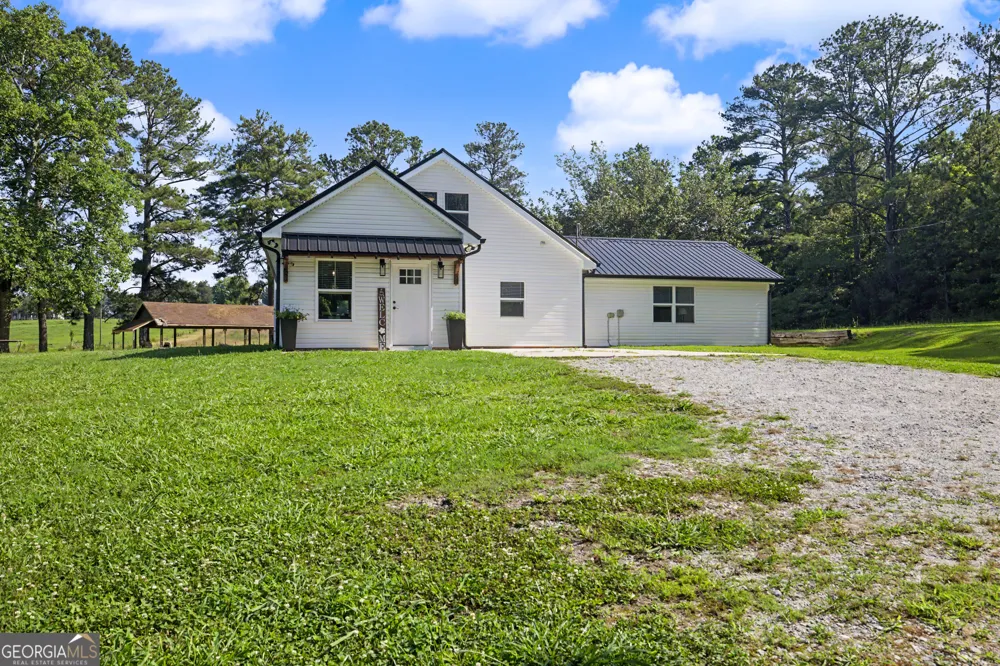 137 Lynch RD Brooks, GA 30205