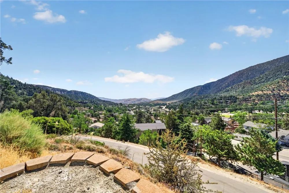 4001 Los Padres Frazier Park, CA 93225
