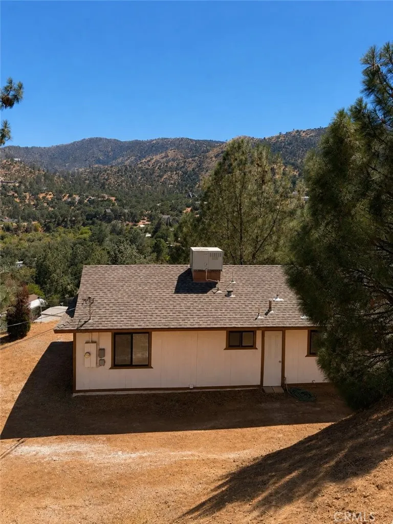 103 Mardella Wofford Heights, CA 93285