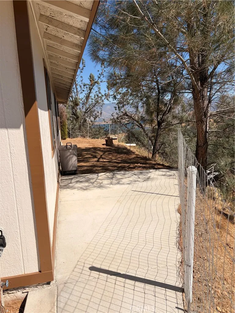 103 Mardella Wofford Heights, CA 93285