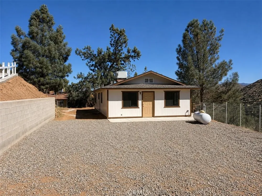 103 Mardella Wofford Heights, CA 93285