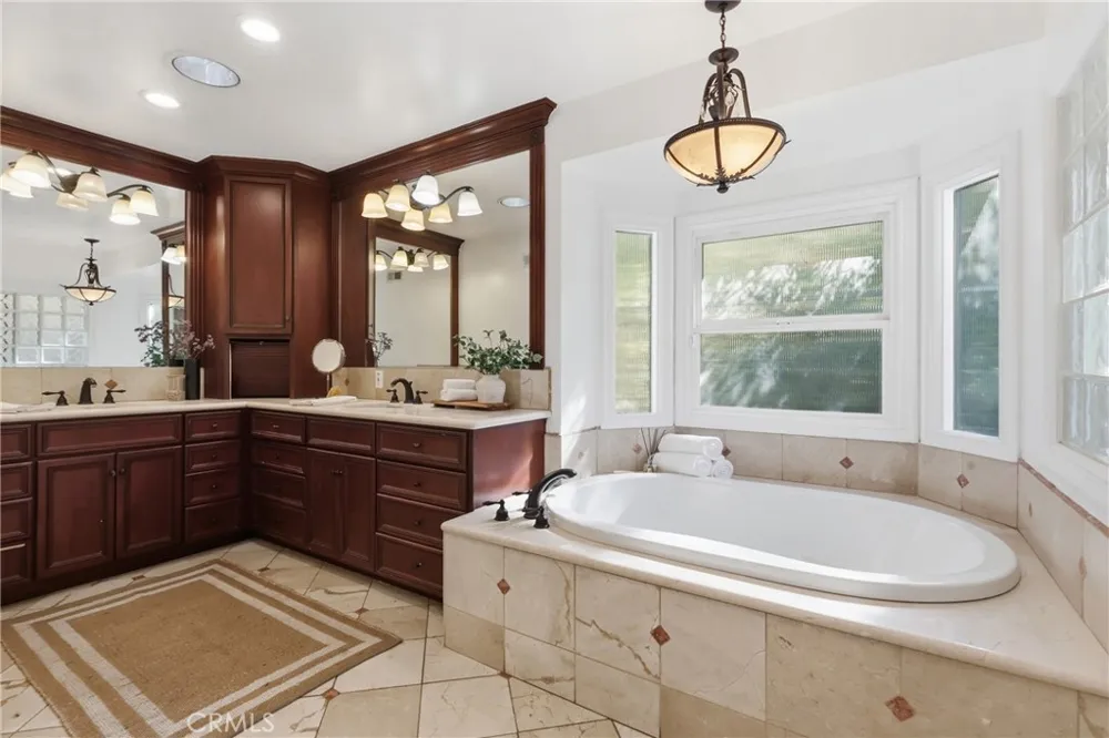 2 Hitching Post Rolling Hills Estates, CA 90274
