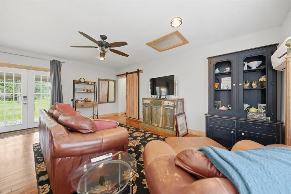 562 W Hwy 290 West Carmine, TX 78932