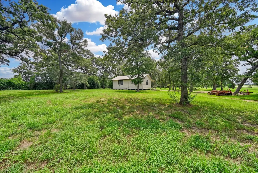 562 W Hwy 290 West Carmine, TX 78932