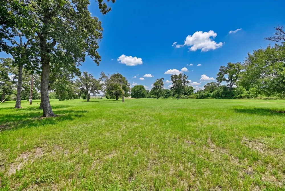 562 W Hwy 290 West Carmine, TX 78932