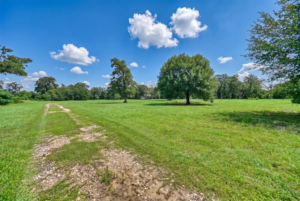 562 W Hwy 290 West Carmine, TX 78932