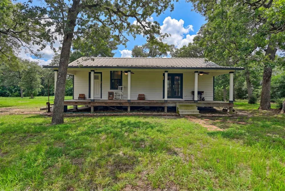 562 W Hwy 290 West Carmine, TX 78932