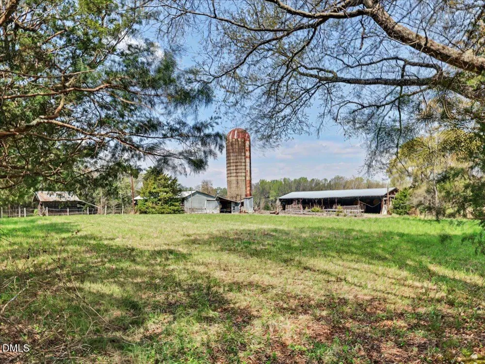 7793 Ridgeville Road Leasburg, NC 27291