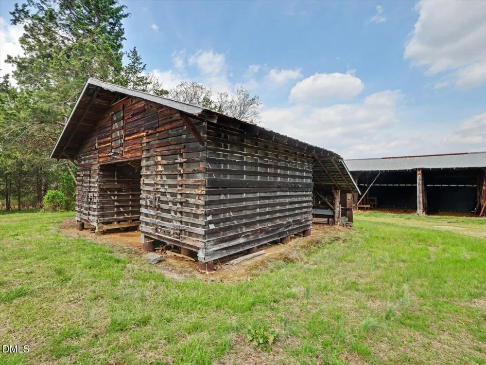 7793 Ridgeville Road Leasburg, NC 27291