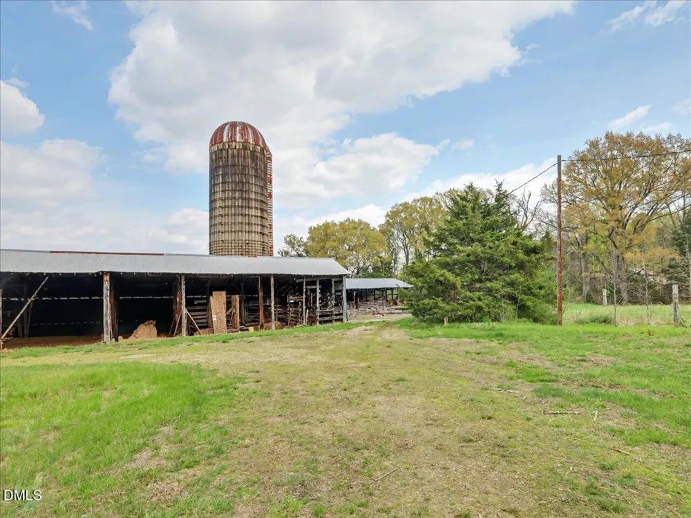 7793 Ridgeville Road Leasburg, NC 27291