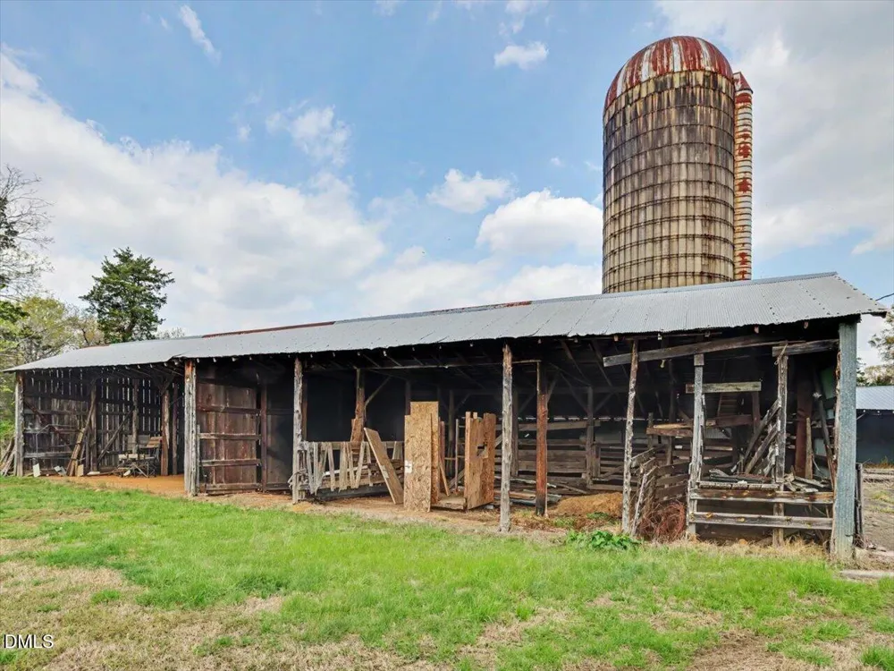 7793 Ridgeville Road Leasburg, NC 27291