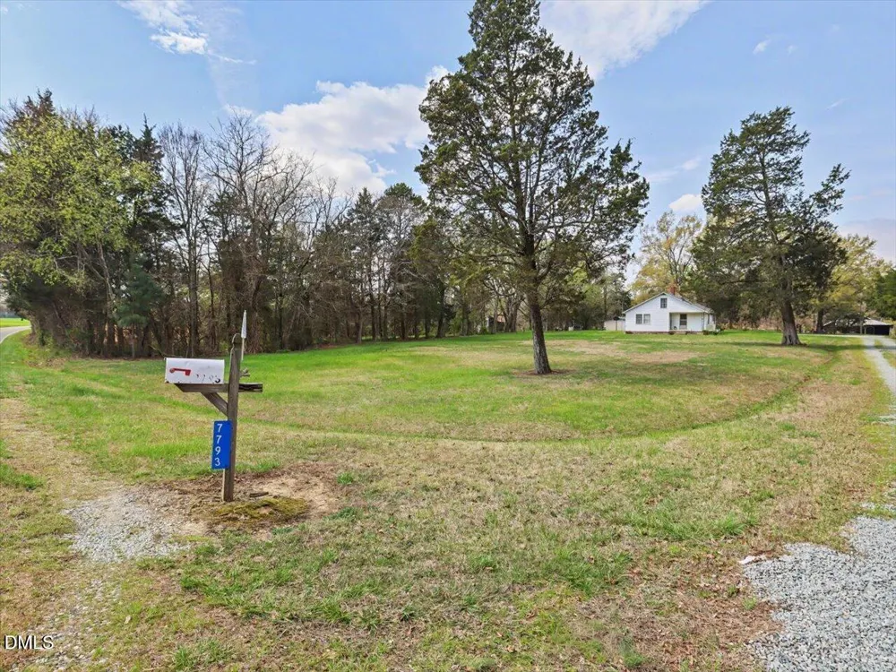 7793 Ridgeville Road Leasburg, NC 27291