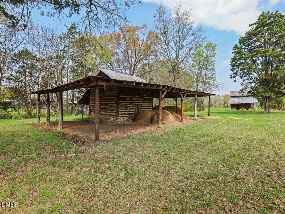 7793 Ridgeville Road Leasburg, NC 27291