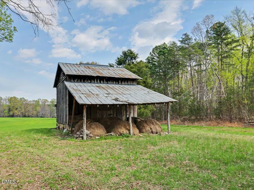 7793 Ridgeville Road Leasburg, NC 27291