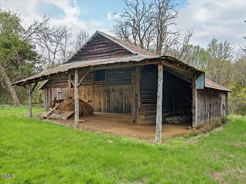 7793 Ridgeville Road Leasburg, NC 27291