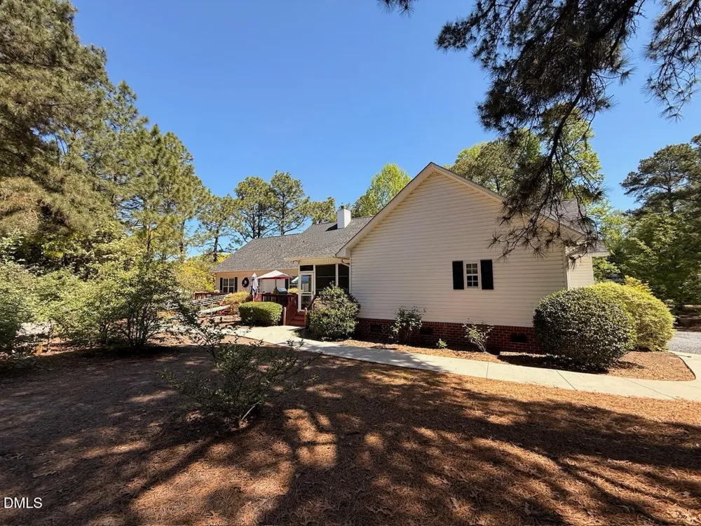 109 Sweetbriar Court West End, NC 27376
