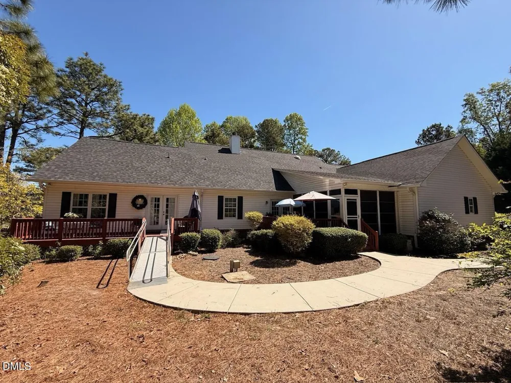 109 Sweetbriar Court West End, NC 27376