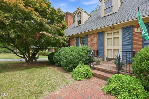 212 Hillcrest Drive