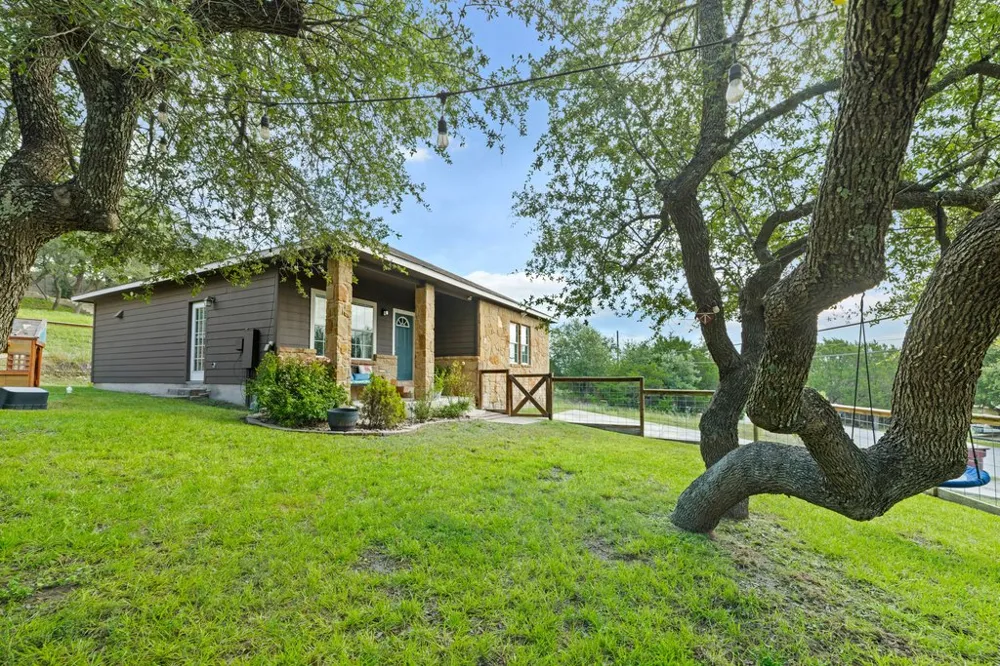 10604 Lake Beach Drive Dripping Springs, TX 78620