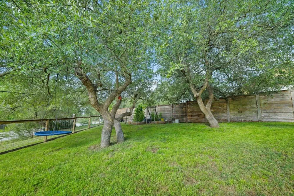 10604 Lake Beach Drive Dripping Springs, TX 78620