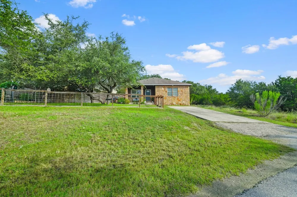 10604 Lake Beach Drive Dripping Springs, TX 78620