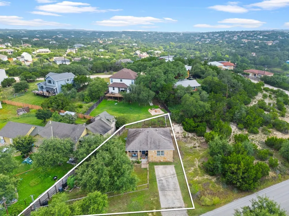 10604 Lake Beach Drive Dripping Springs, TX 78620