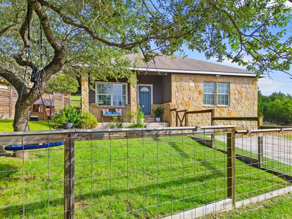 10604 Lake Beach Drive Dripping Springs, TX 78620