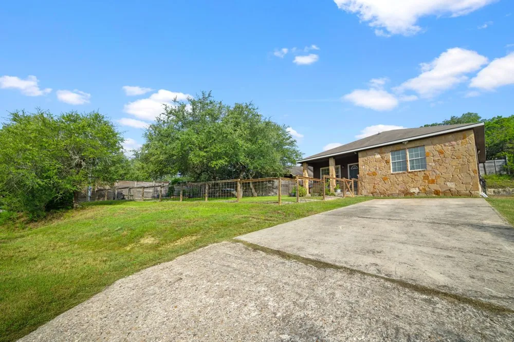 10604 Lake Beach Drive Dripping Springs, TX 78620