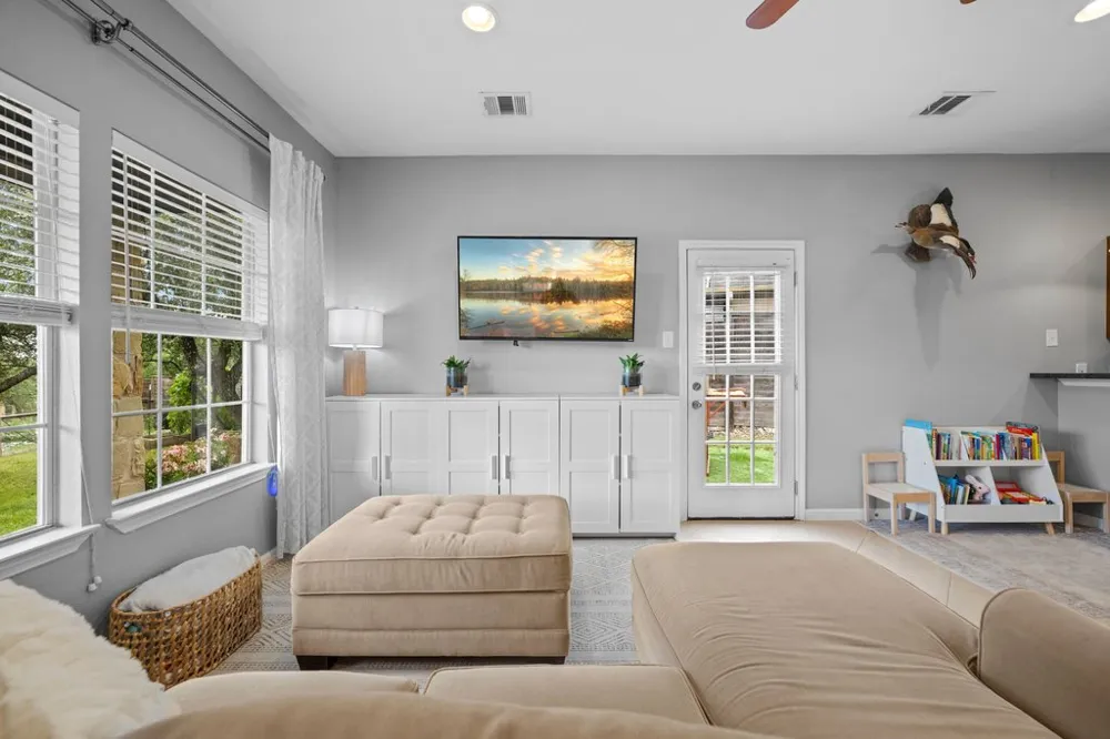 10604 Lake Beach Drive Dripping Springs, TX 78620