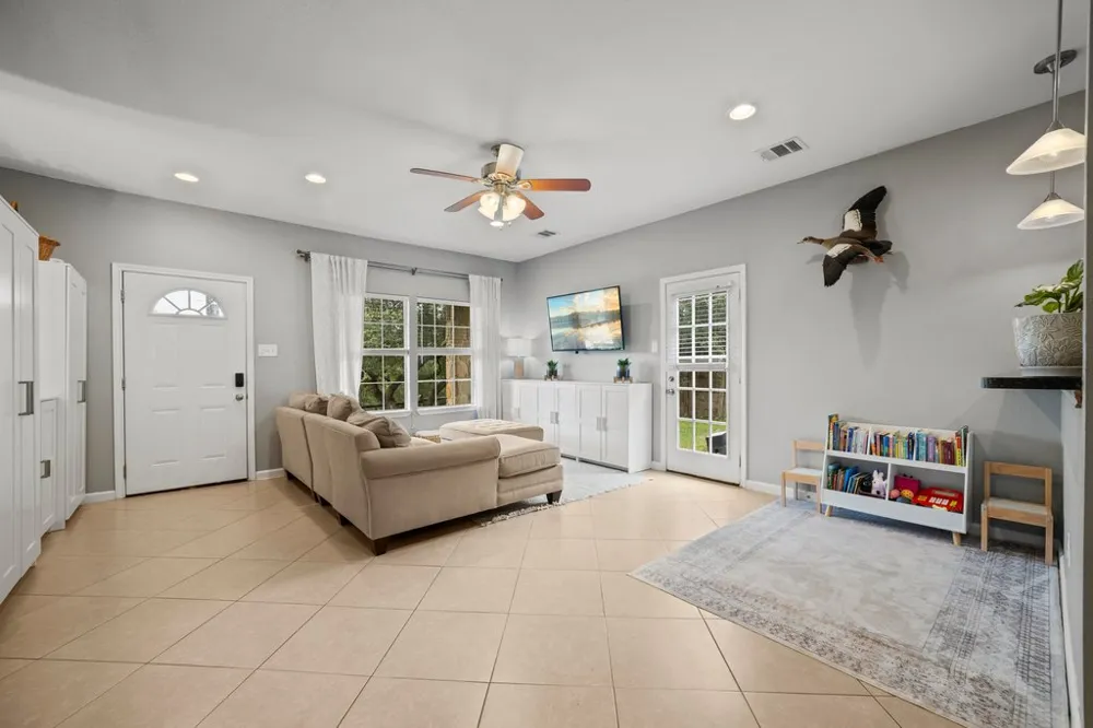 10604 Lake Beach Drive Dripping Springs, TX 78620