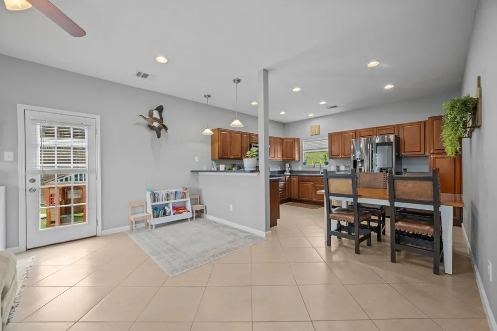 10604 Lake Beach Drive Dripping Springs, TX 78620