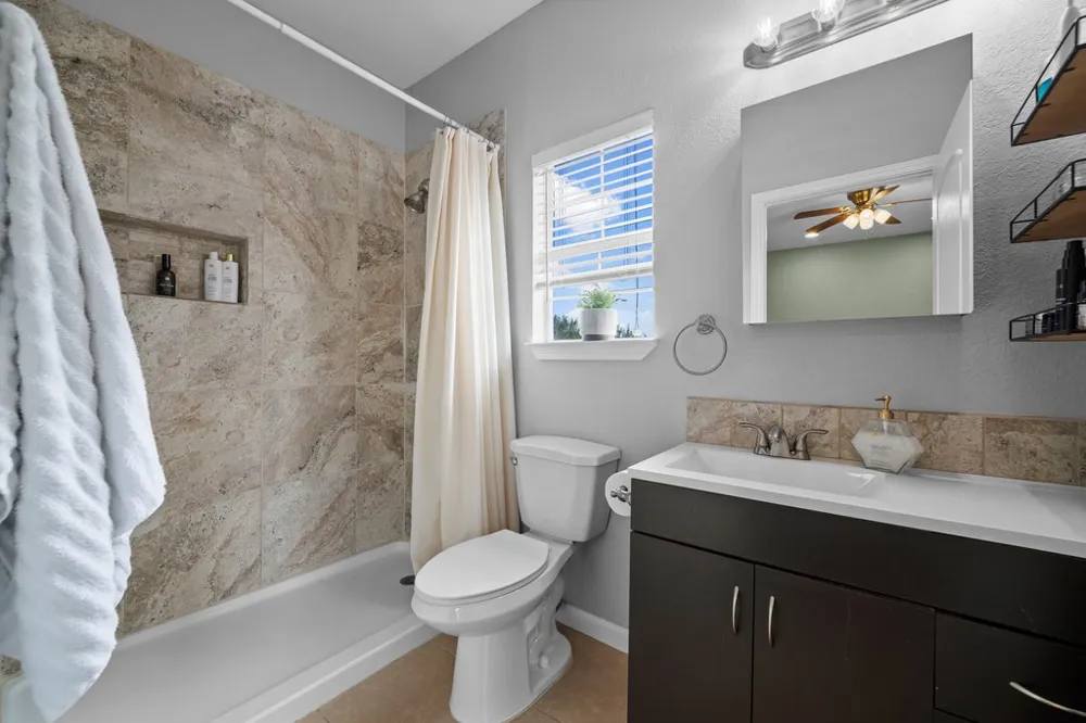 10604 Lake Beach Drive Dripping Springs, TX 78620
